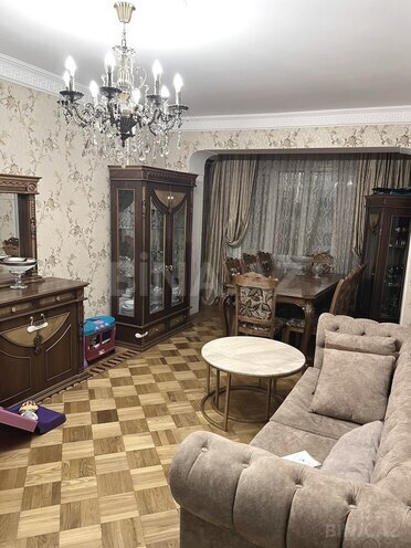 Продается 3-комн. вторичка 77 м², м. Элмляр Академиясы, photo 1 from 9