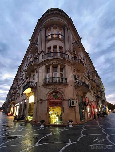 Satılır 4 otaqlı köhnə tikili 130 m², Sahil m., photo 1 from 14