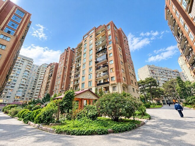 Продаётся 4-комн. новостройка 190 м², м. Гянджлик, photo 1 from 12