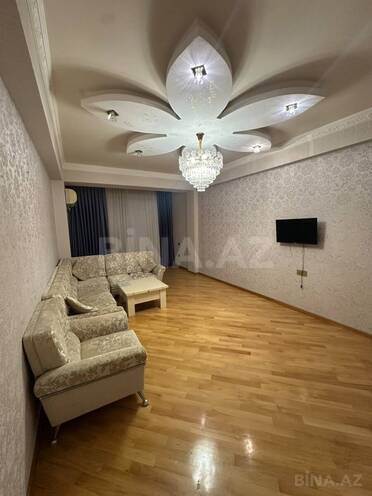 Сдается 3-комн. новостройка 120 м², м. Нефтчиляр, photo 1 from 17