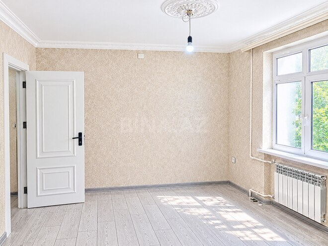 Satılır 2 otaqlı köhnə tikili 55 m², Qara Qarayev m., photo 6 from 19