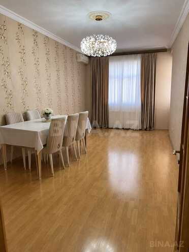 Сдается 3-комн. новостройка 120 м², м. Нефтчиляр, photo 1 from 13
