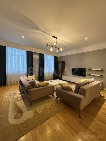 Сдается 3-комн. новостройка 90 м², м. Нефтчиляр, photo 1 from 10