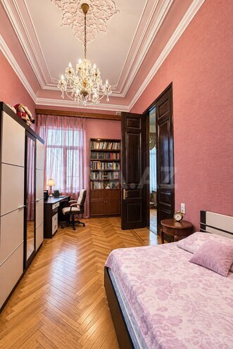 Satılır 5 otaqlı köhnə tikili 210 m², 28 May m., photo 6 from 12