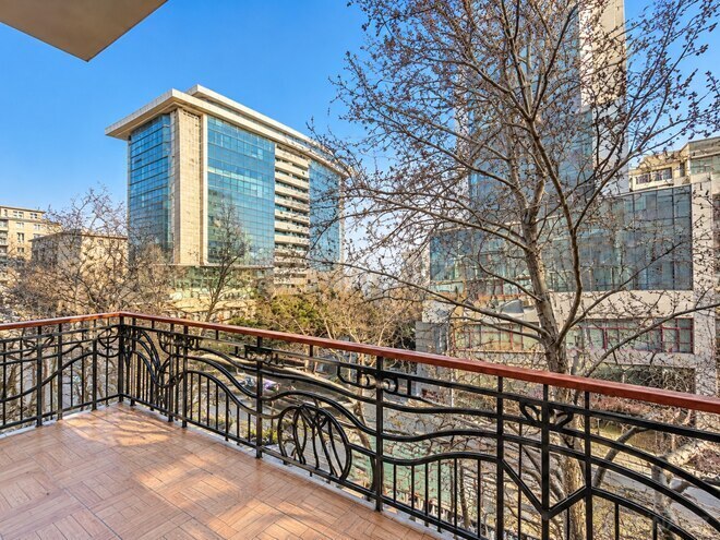 Satılır 5 otaqlı köhnə tikili 210 m², 28 May m., photo 4 from 12