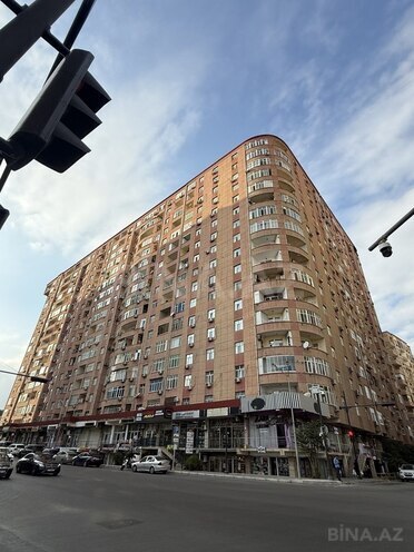 Сдается 3-комн. новостройка 130 м², м. Иншаатчылар, photo 1 from 9