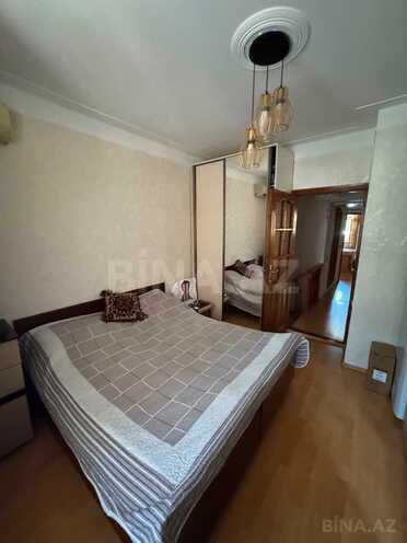 Satılır 2 otaqlı köhnə tikili 95 m², Qara Qarayev m., photo 1 from 14