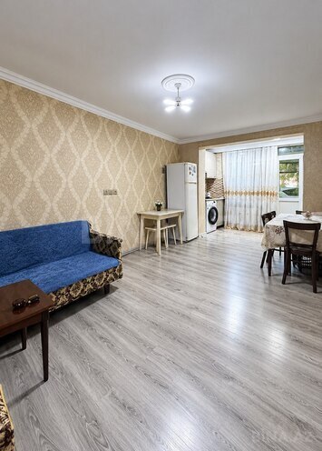 Продаётся 2-комн. вторичка 40 м², м. Элмляр Академиясы, photo 1 from 9