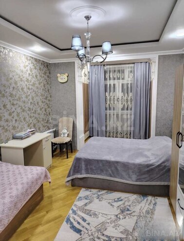 Продается 2-комн. вторичка 70 м², Бинагадинский р., photo 4 from 12