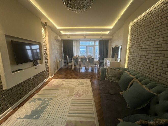 Сдаётся 3-комн. новостройка 120 м², м. Низами, photo 1 from 16
