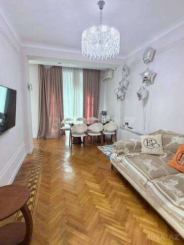 Продается 3-комн. вторичка 91 м², м. Низами, photo 1 from 14