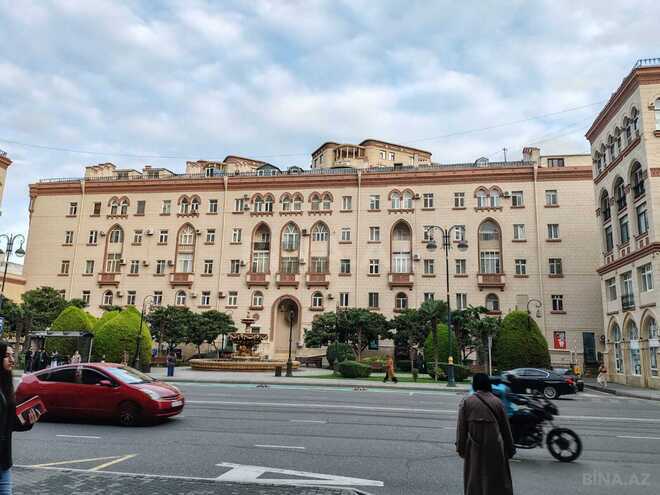 Satılır 3 otaqlı köhnə tikili 105 m², Nizami m., photo 1 from 13