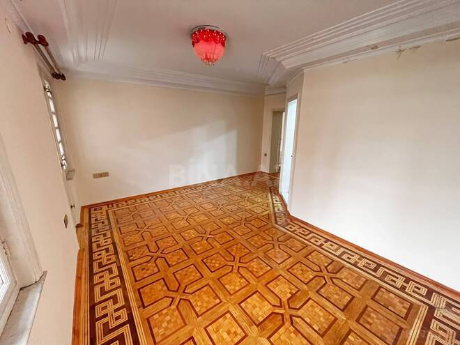 Satılır 5 otaqlı köhnə tikili 150 m², 28 May m., photo 8 from 18