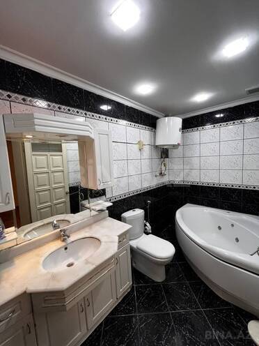 Satılır 5 otaqlı köhnə tikili 150 m², 28 May m., photo 10 from 18