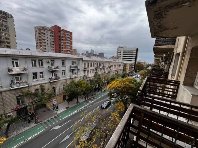 Satılır 5 otaqlı köhnə tikili 150 m², 28 May m., photo 1 from 18