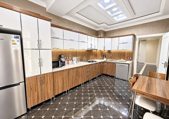 Сдаётся 3-комн. вторичка 140 м², Насиминский  р., photo 5 from 10