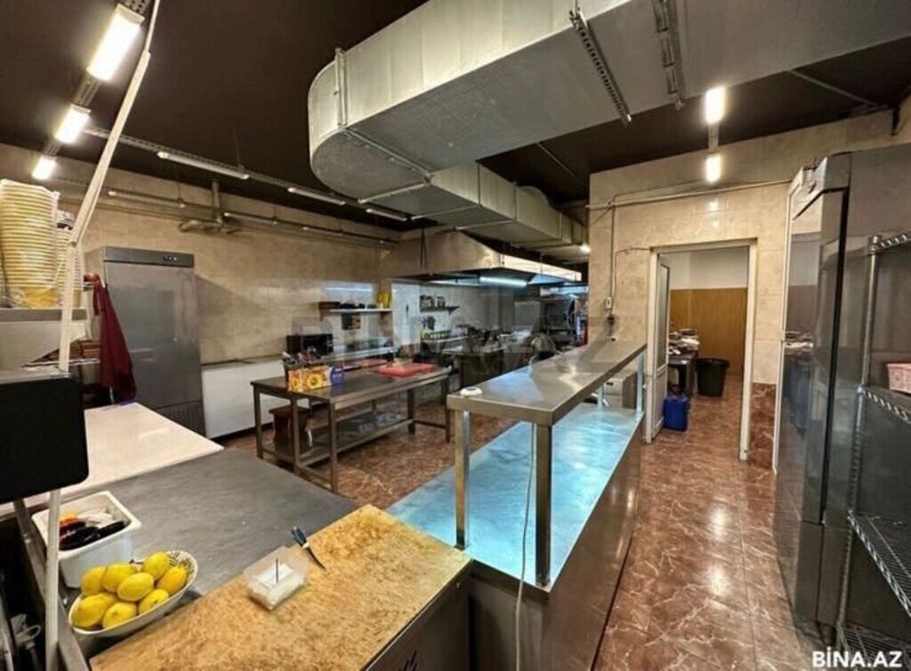 Obyekt - İnşaatçılar m. - 300 m² (24)