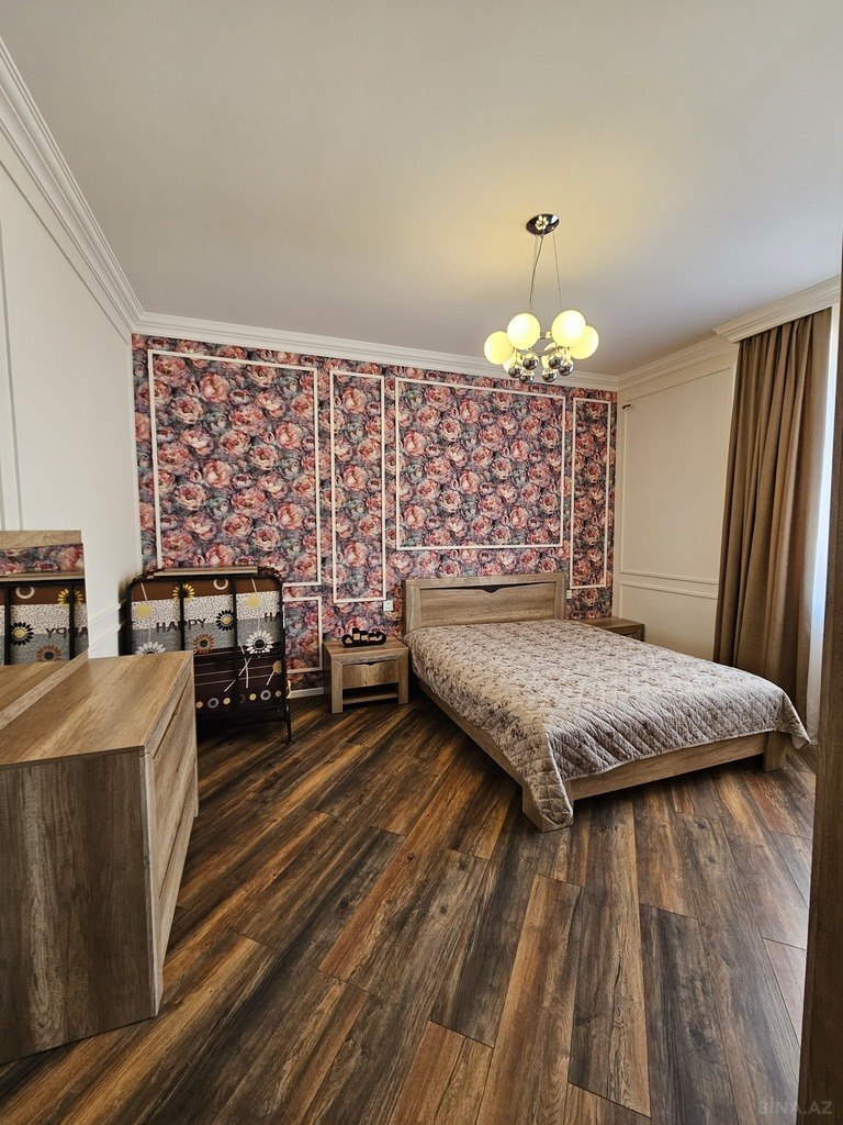 4 otaqlı həyət evi/bağ evi - Şüvəlan q. - 240 m² (23)