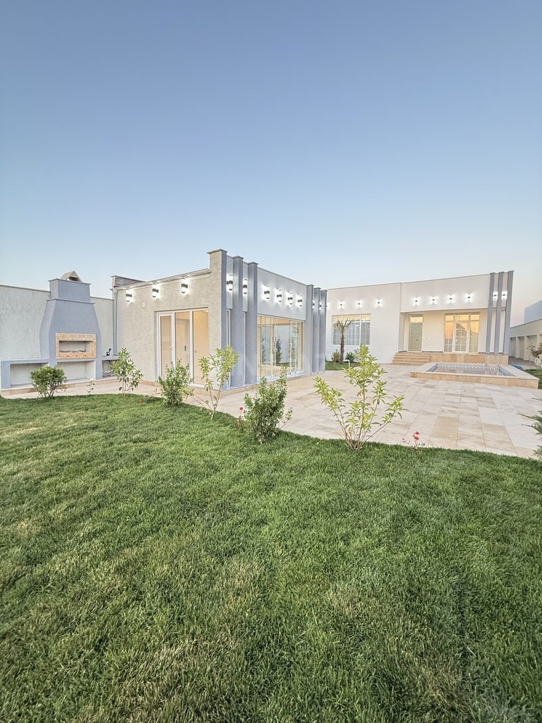 4 otaqlı həyət evi/bağ evi - Şüvəlan q. - 160 m² (1)