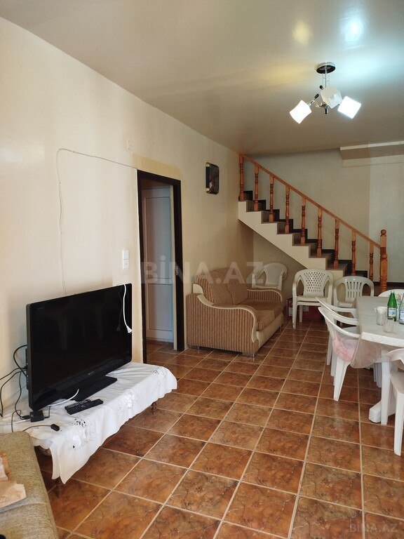6 otaqlı həyət evi/bağ evi - Novxanı q. - 240 m² (7)