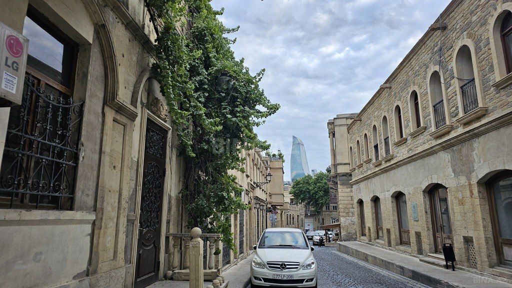 3 otaqlı köhnə tikili - İçəri Şəhər m. - 80 m² (1)