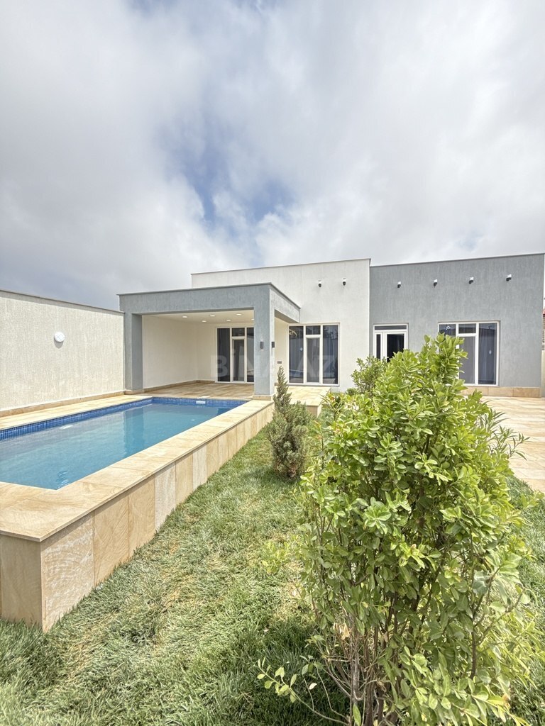 4 otaqlı həyət evi/bağ evi - Şüvəlan q. - 160 m² (2)