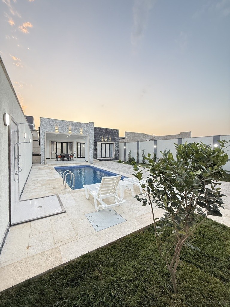 4 otaqlı həyət evi/bağ evi - Şüvəlan q. - 160 m² (4)