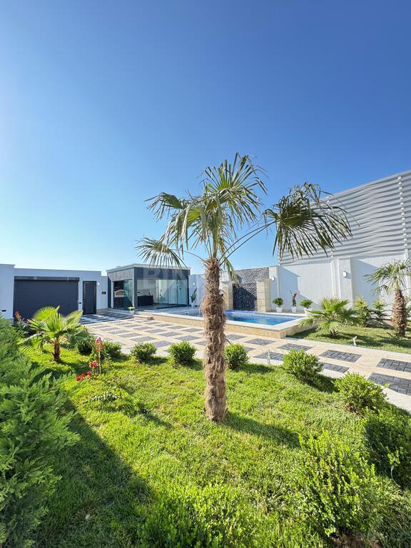 5 otaqlı həyət evi/bağ evi - Şüvəlan q. - 200 m² (5)