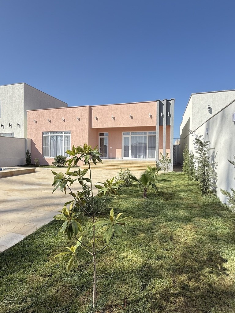 4 otaqlı həyət evi/bağ evi - Şüvəlan q. - 145 m² (1)