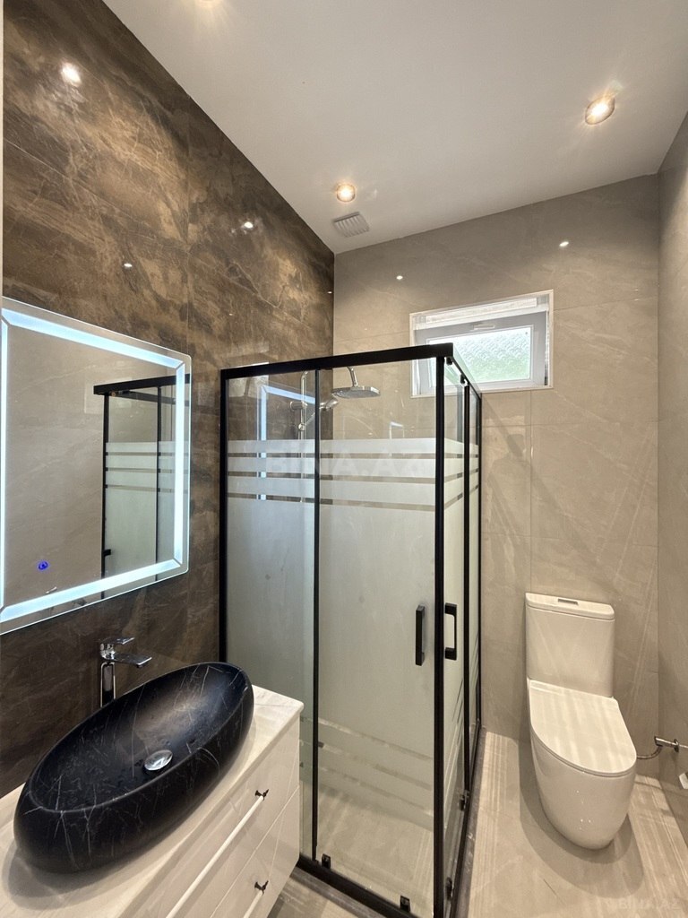 6 otaqlı həyət evi/bağ evi - Şüvəlan q. - 285 m² (19)