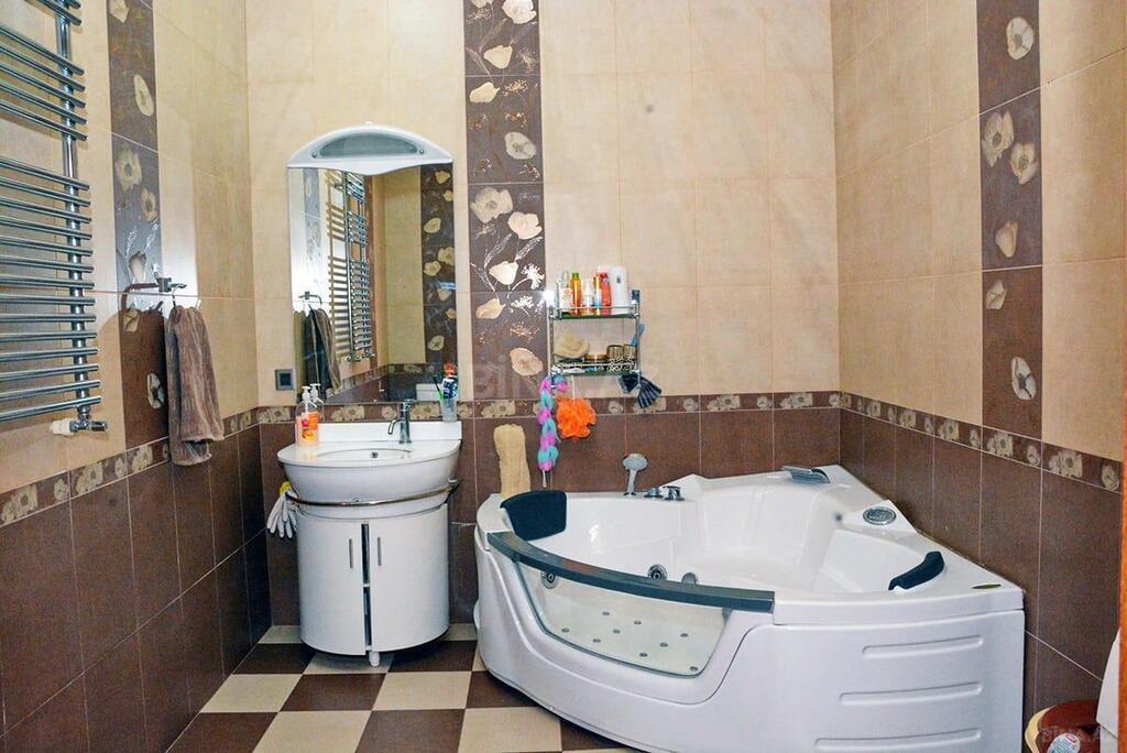 6 otaqlı həyət evi/bağ evi - Saray q. - 300 m² (18)