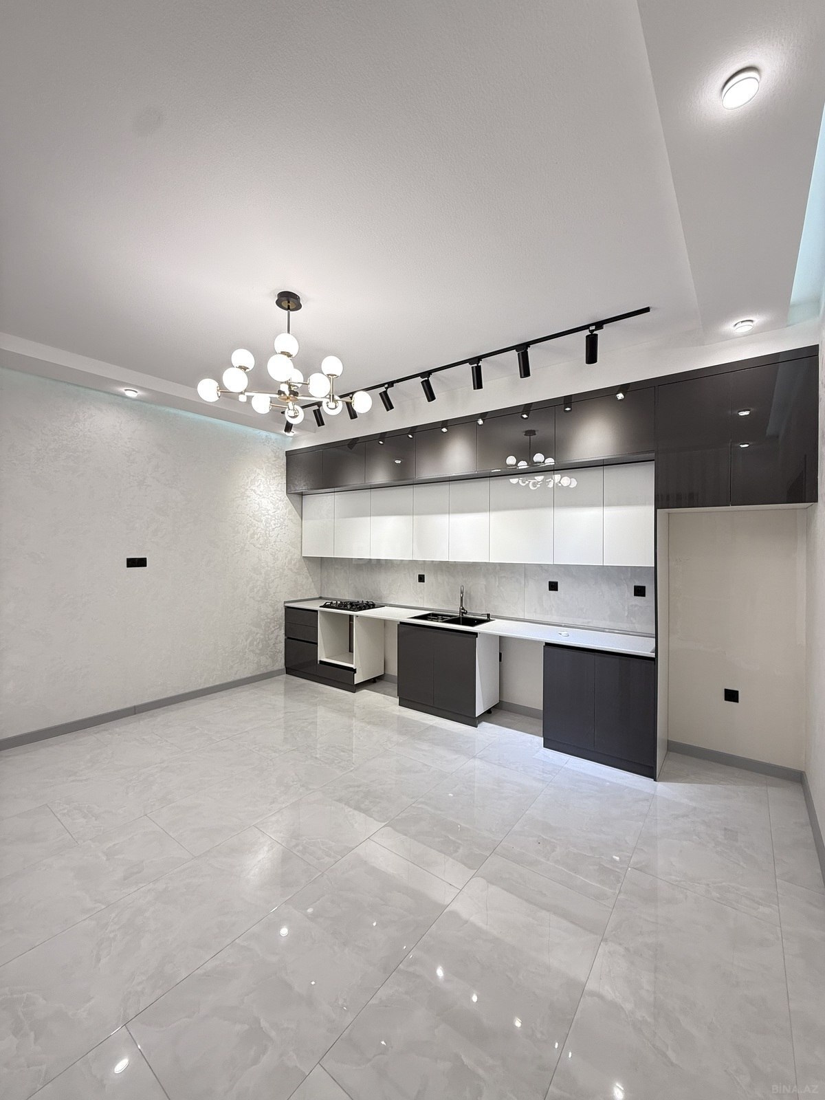 4 otaqlı həyət evi/bağ evi - Şüvəlan q. - 160 m² (21)