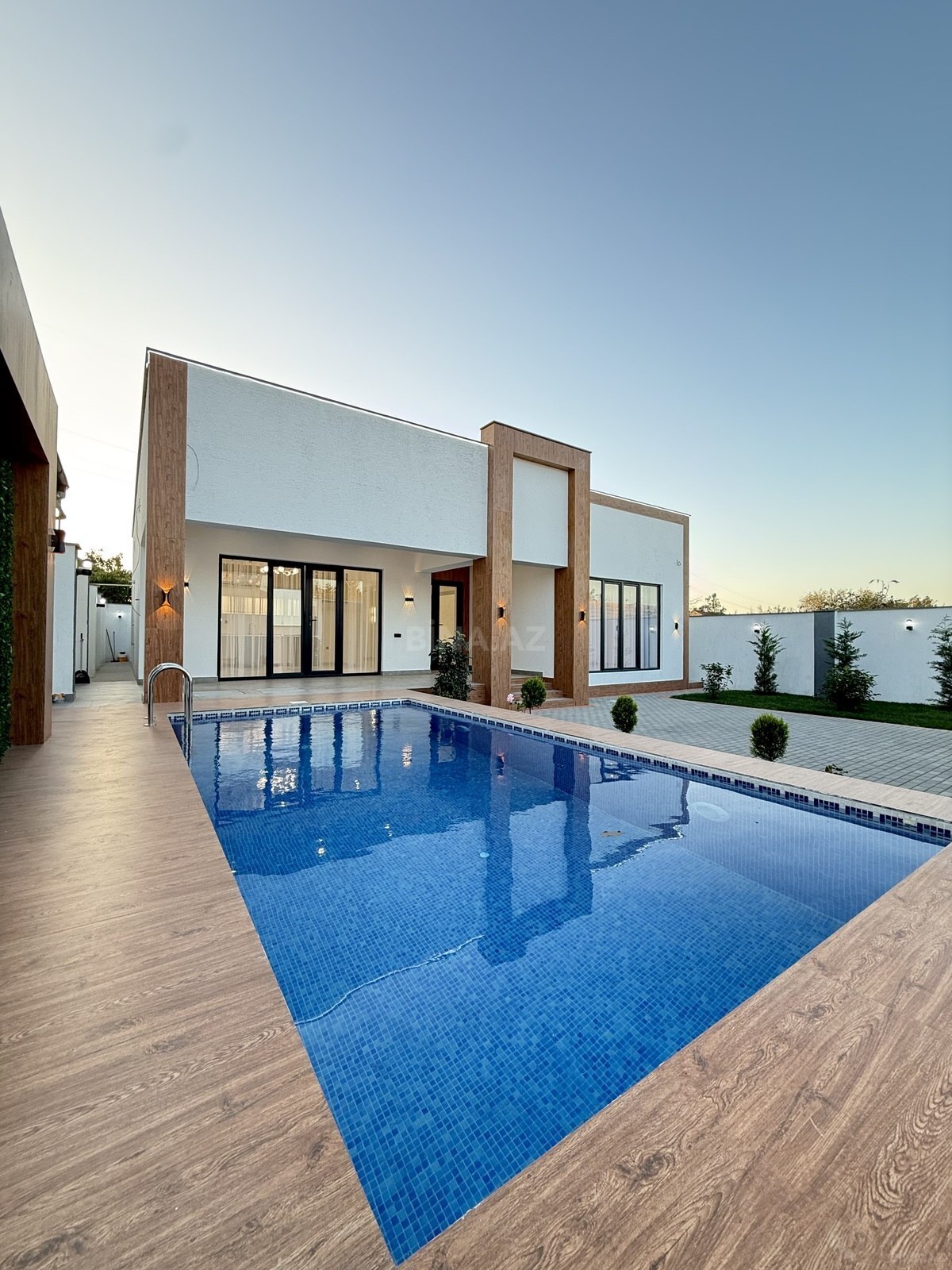 4 otaqlı həyət evi/bağ evi - Şüvəlan q. - 160 m² (1)