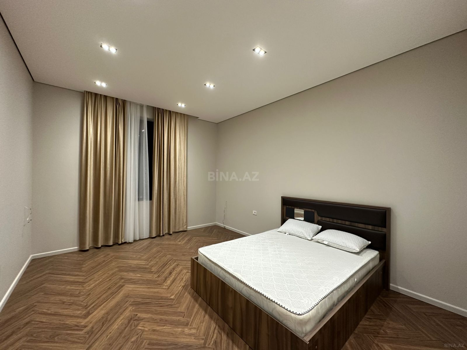 4 otaqlı həyət evi/bağ evi - Şüvəlan q. - 230 m² (24)
