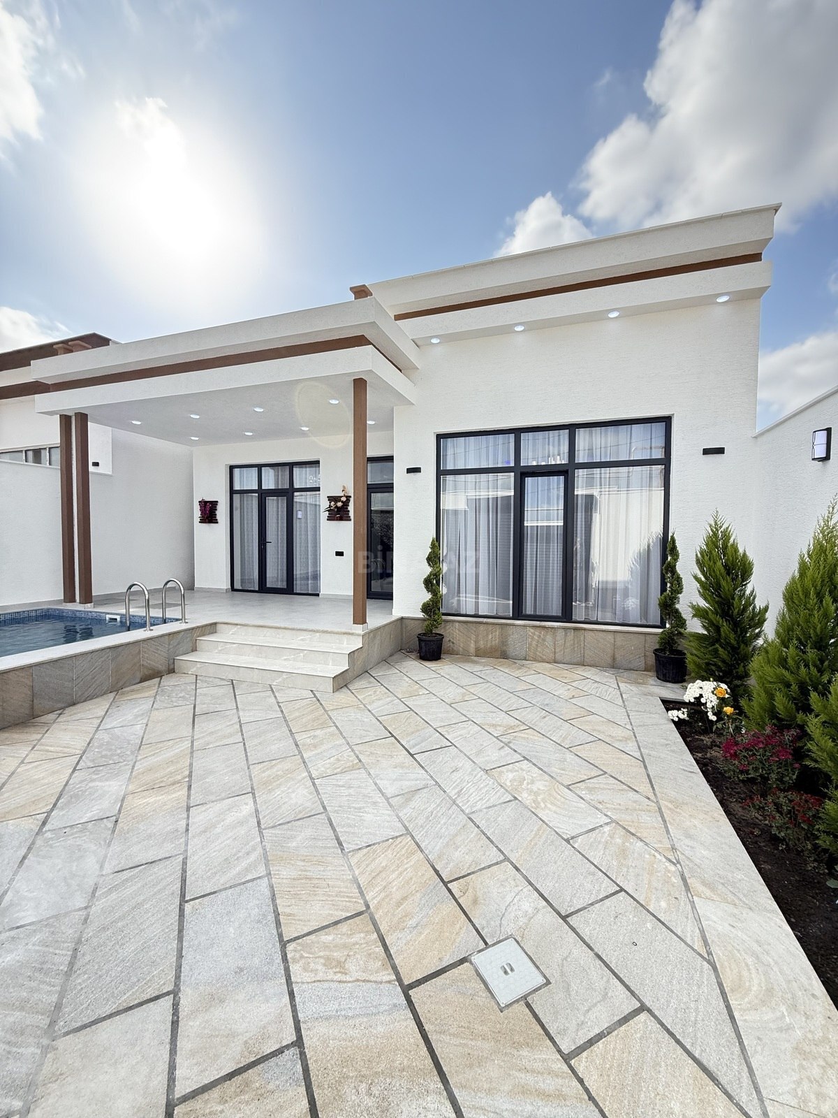 4 otaqlı həyət evi/bağ evi - Şüvəlan q. - 130 m² (1)