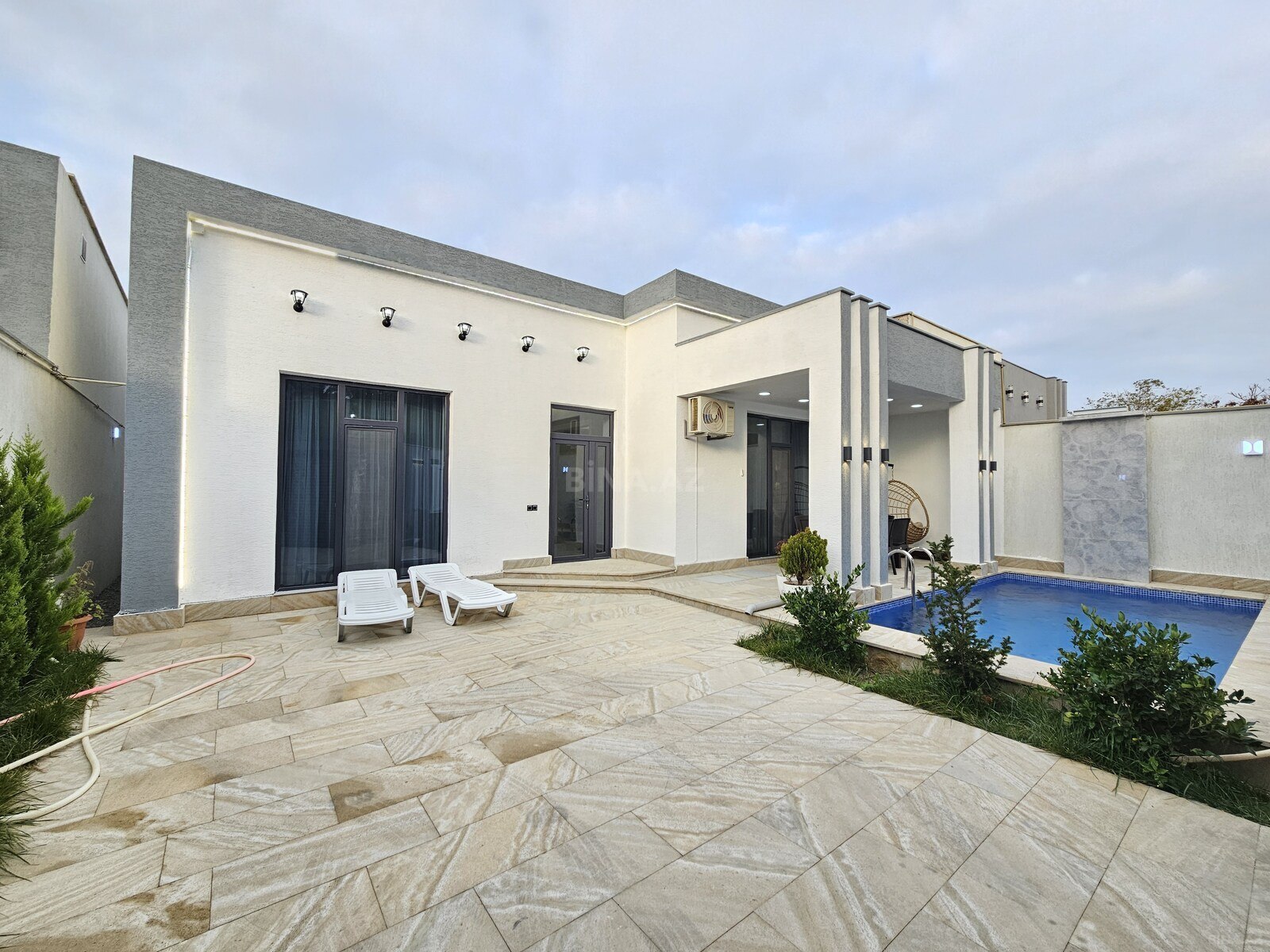 4 otaqlı həyət evi/bağ evi - Şüvəlan q. - 150 m² (1)