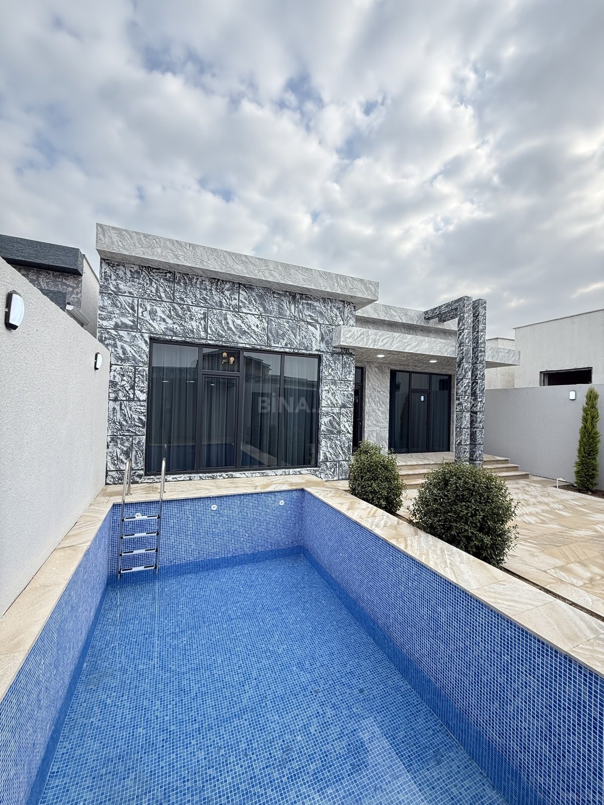 4 otaqlı həyət evi/bağ evi - Şüvəlan q. - 135 m² (4)