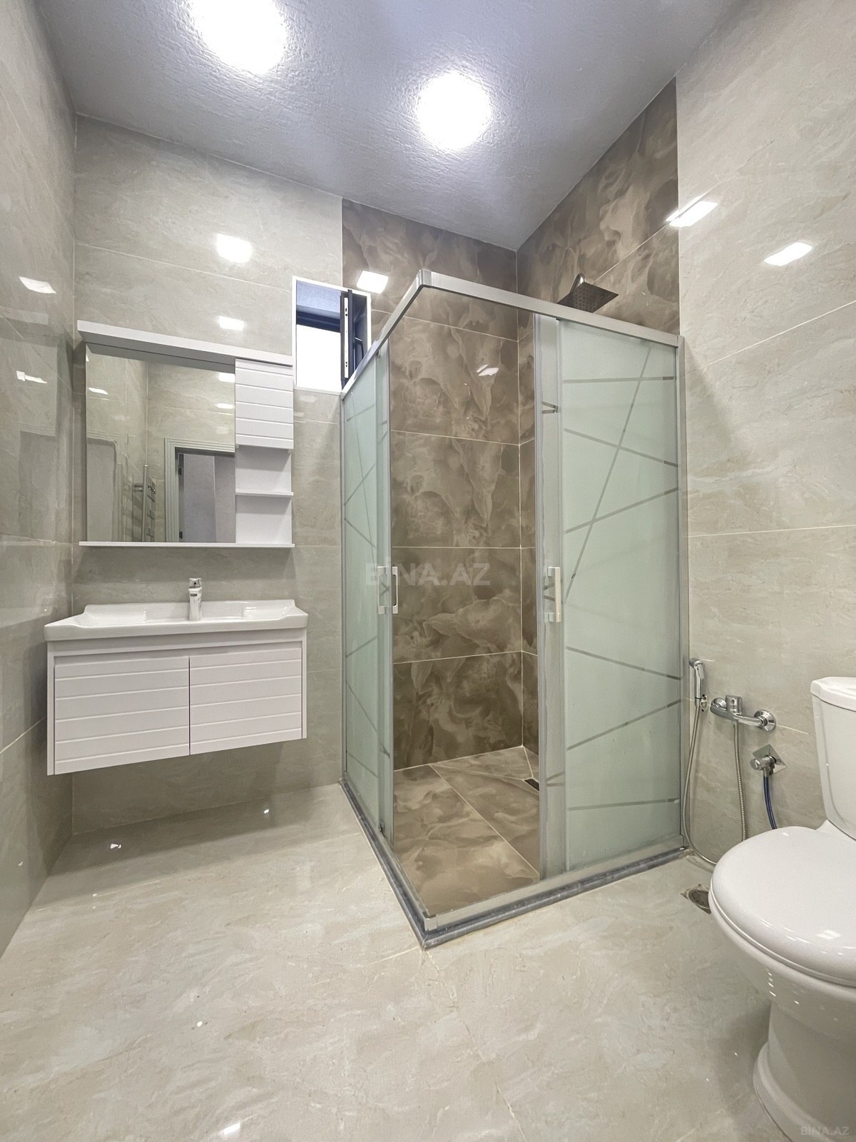 4 otaqlı həyət evi/bağ evi - Şüvəlan q. - 140 m² (16)