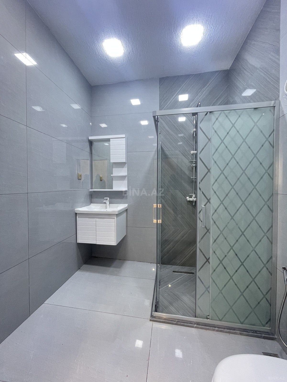 4 otaqlı həyət evi/bağ evi - Şüvəlan q. - 140 m² (18)