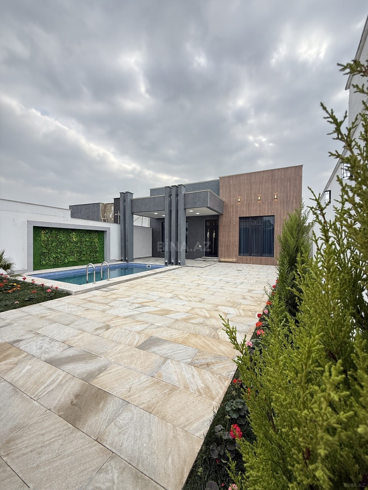 4 otaqlı həyət evi/bağ evi - Şüvəlan q. - 140 m² (1)
