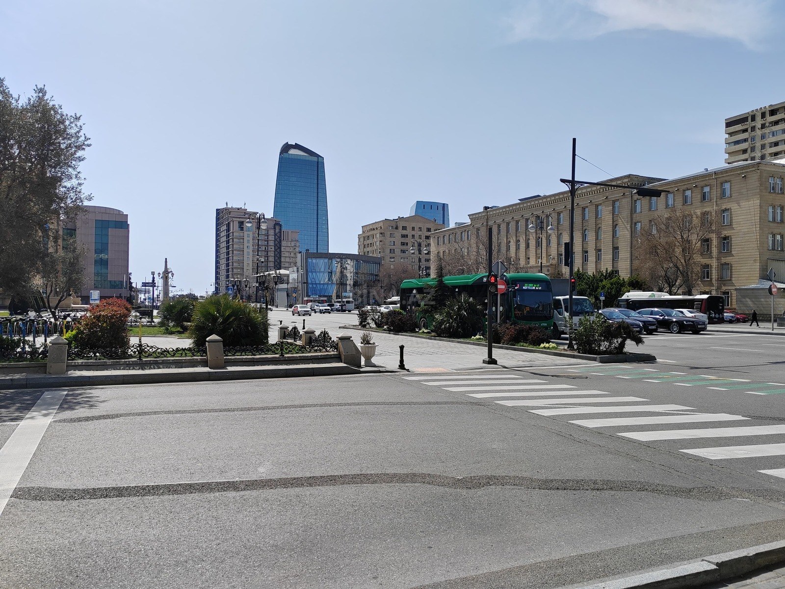 4 otaqlı Yeni tikili, Şah İsmayıl Xətai m., Bakı
