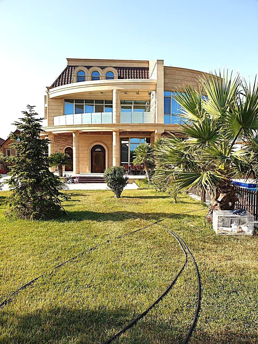 6 otaqlı həyət evi/bağ evi - Şüvəlan q. - 850 m² (1)