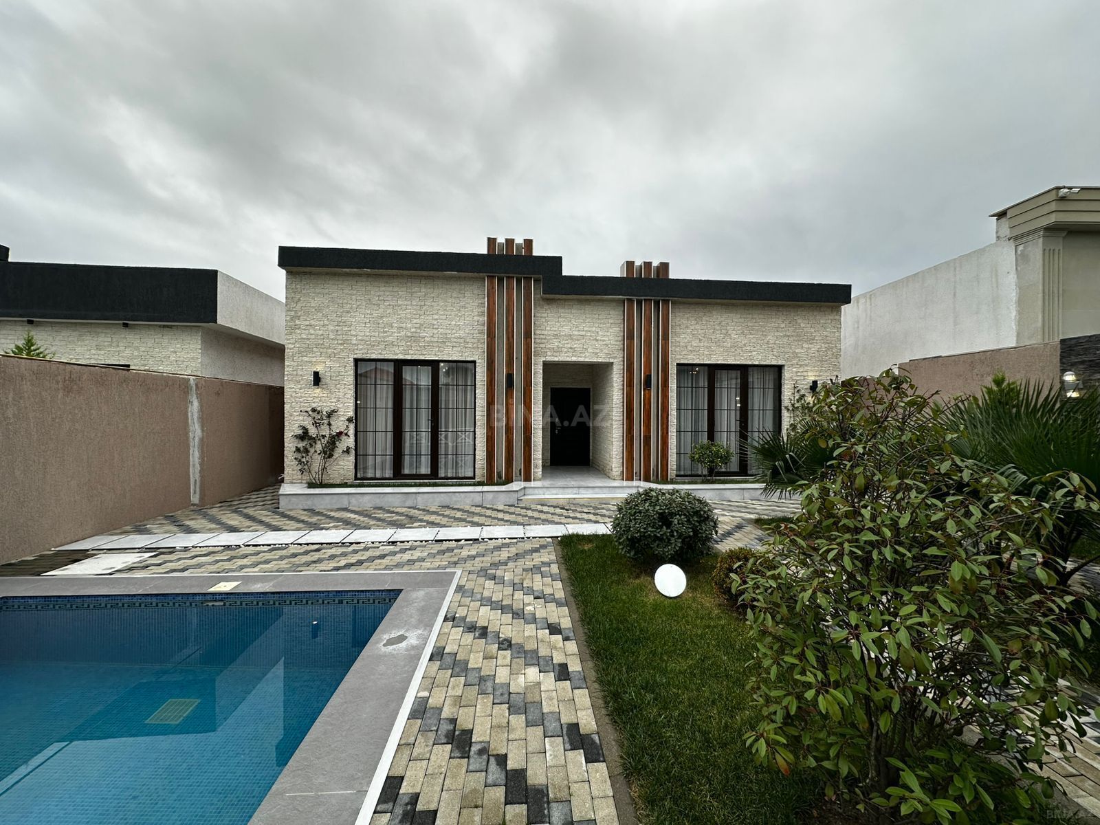 4 otaqlı həyət evi/bağ evi - Mərdəkan q. - 160 m² (1)