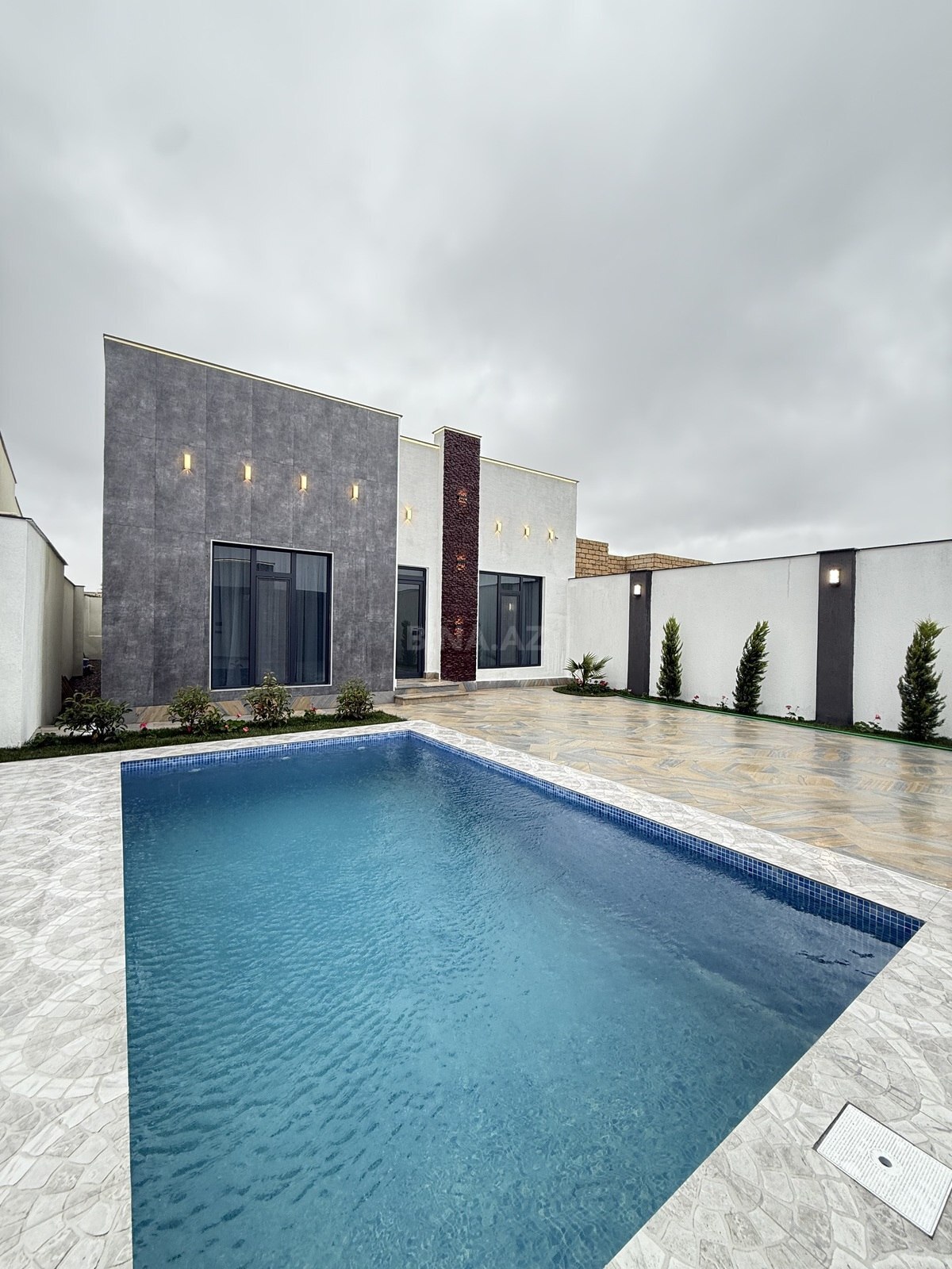 4 otaqlı həyət evi/bağ evi - Şüvəlan q. - 140 m² (1)