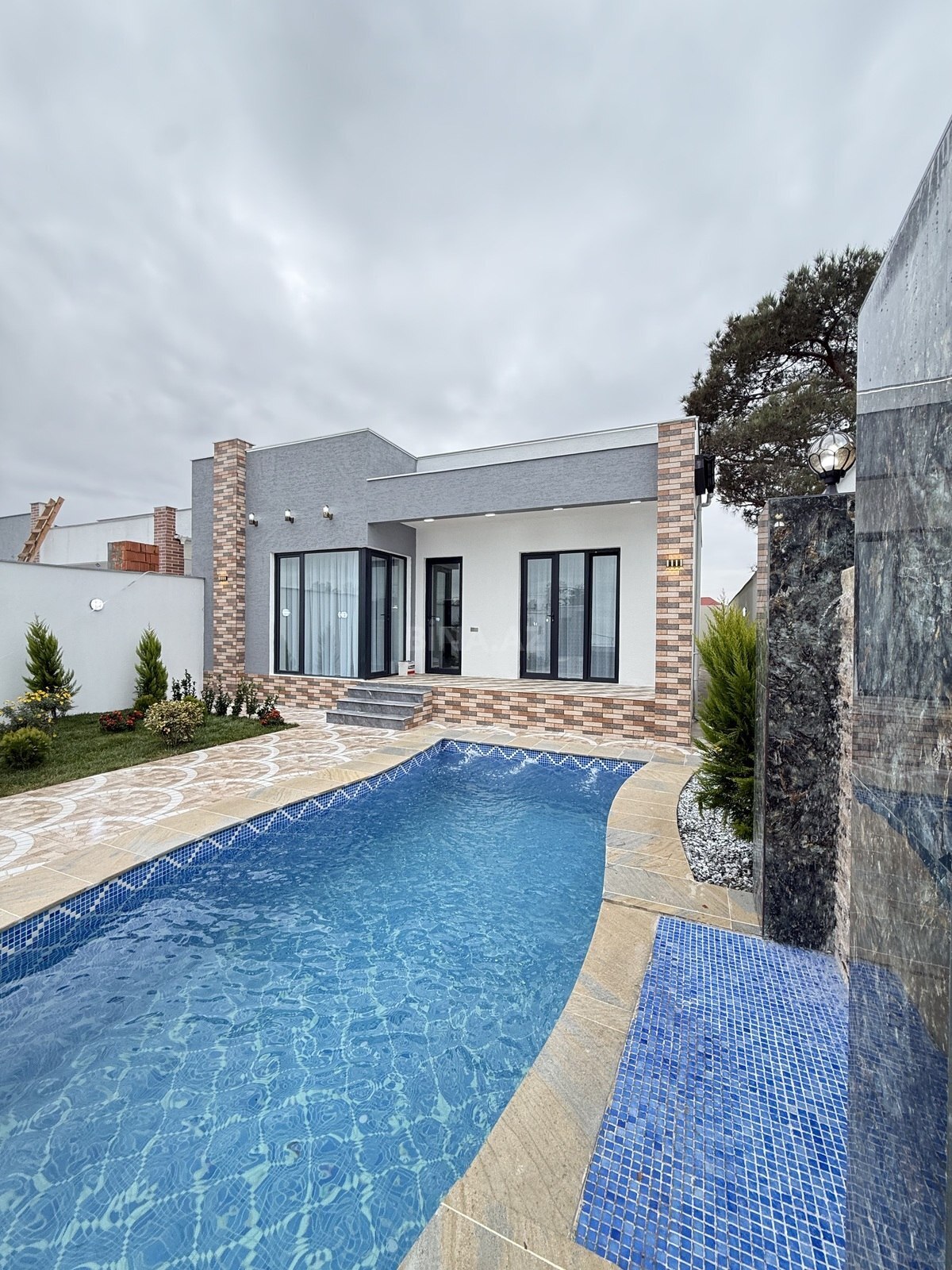 4 otaqlı həyət evi/bağ evi - Şüvəlan q. - 170 m² (2)