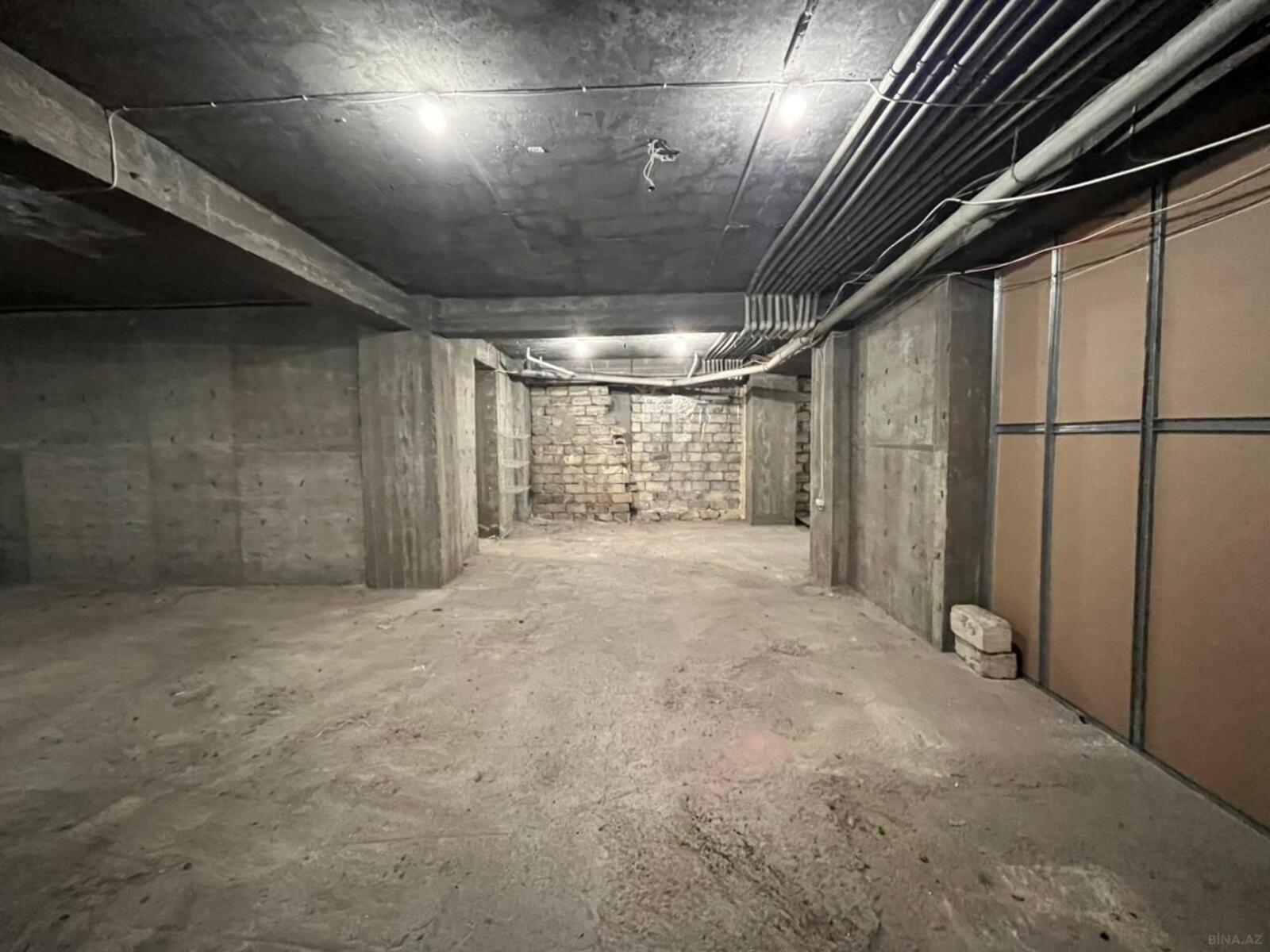 Obyekt - İnşaatçılar m. - 350 m² (12)