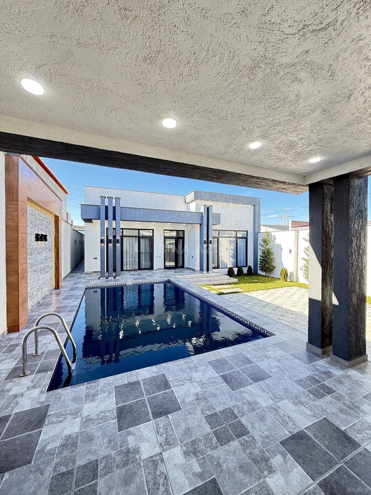 4 otaqlı həyət evi/bağ evi - Şüvəlan q. - 160 m² (1)