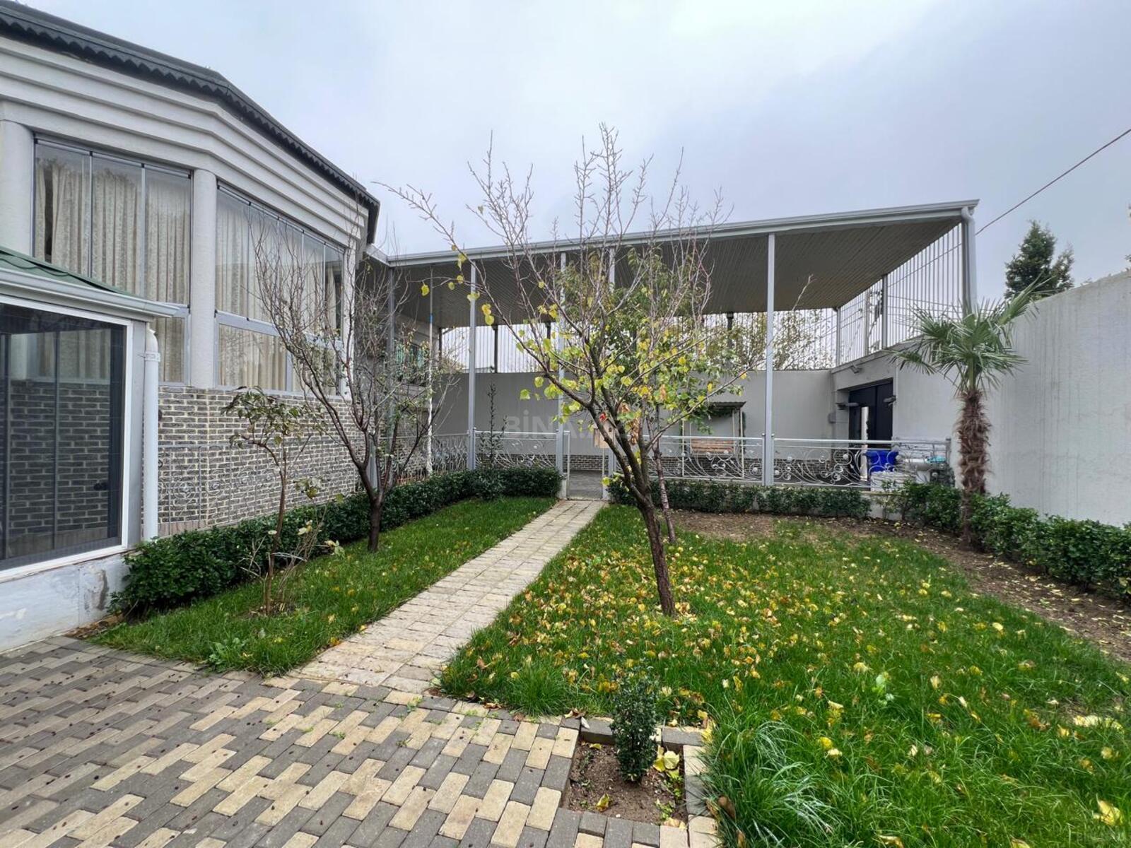 5 otaqlı həyət evi/bağ evi - Qaraçuxur q. - 225 m² (1)