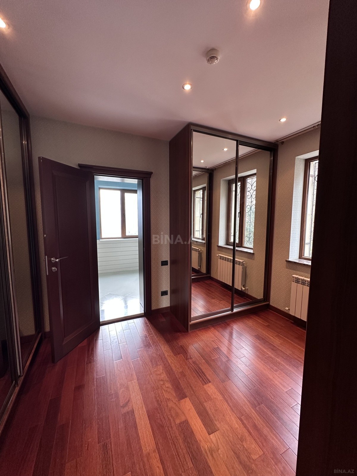 6 otaqlı həyət evi/bağ evi - Badamdar q. - 400 m² (18)