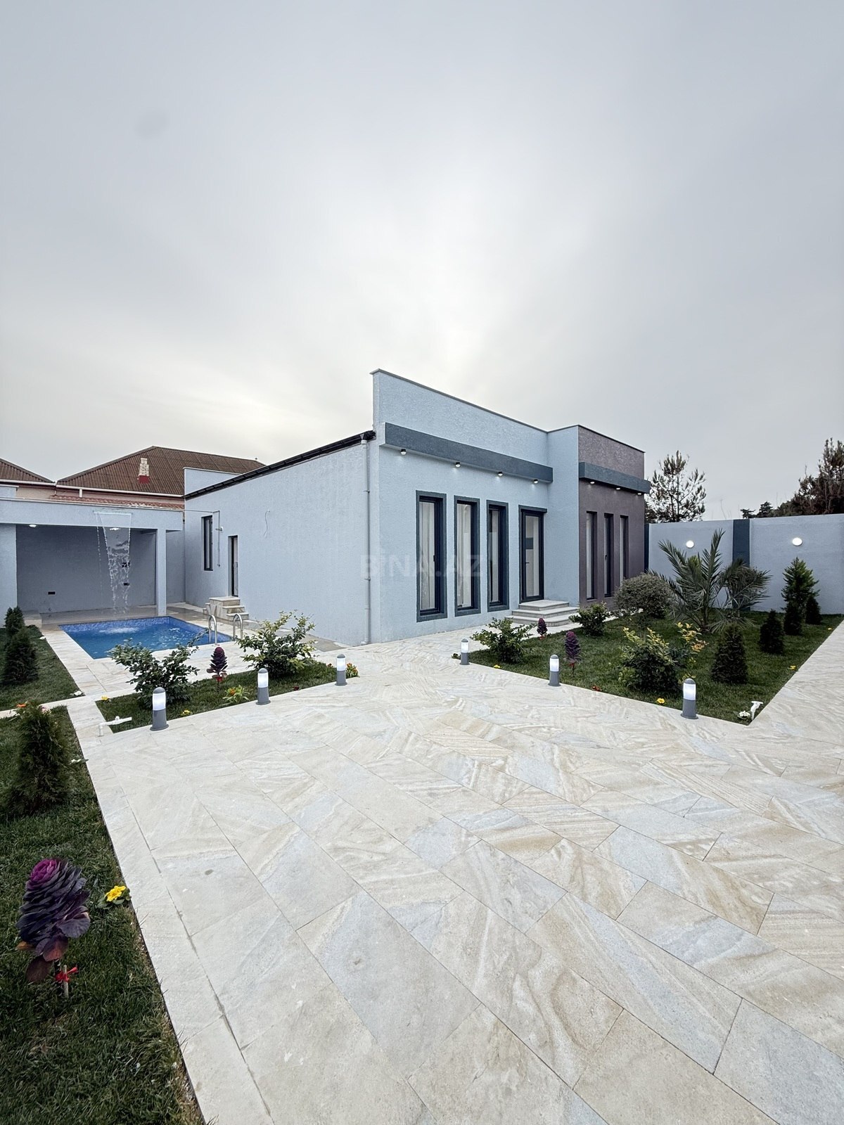 4 otaqlı həyət evi/bağ evi - Şüvəlan q. - 160 m² (1)